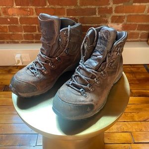 Vasque St Elias GTX Backpacking Boots Mens 8W Leather Hiking Shoes Vibram 7160